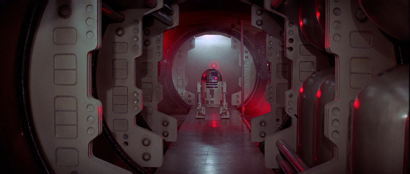 Starwars4 R2D2 floor
